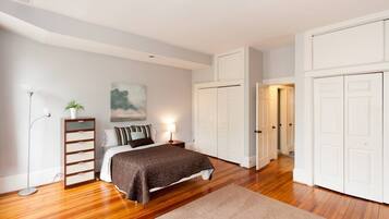 4 bedrooms, iron/ironing board, free WiFi, bed sheets