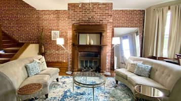 Smart TV, fireplace, stereo