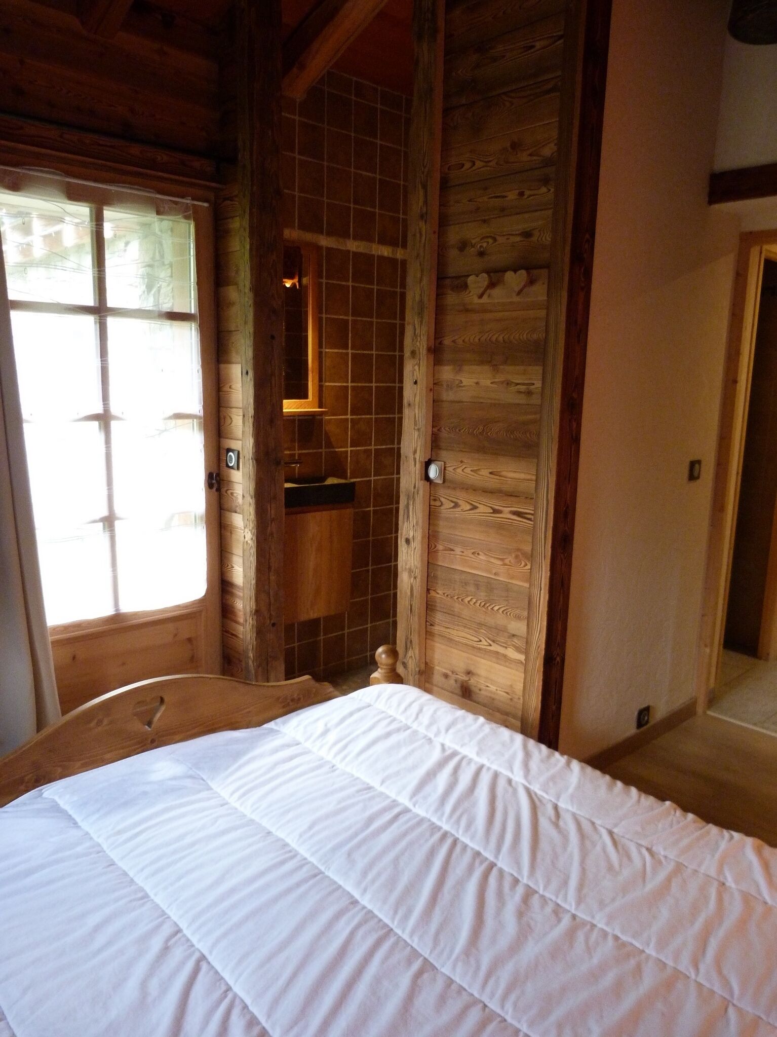 5 chambres, fer et planche à repasser, Wi-Fi, draps fournis