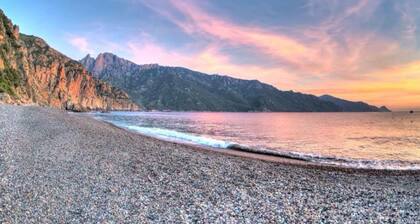 Typical Corsican property, 3 bedrooms sleeps 6, view of the Gulf of Porto