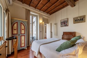 2 bedrooms, desk, iron/ironing board, WiFi