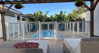 Cottage, piscine et spa privatifs de 5 à 20 mns en voiture randonnées et plages.