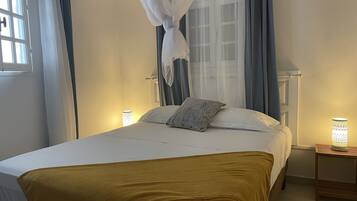 2 bedrooms, in-room safe, desk, iron/ironing board