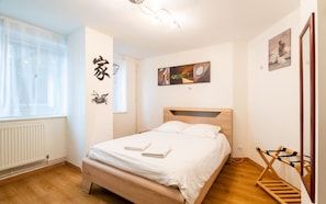 1 soverom, skrivebord, strykejern/-brett og wi-fi (inkludert)