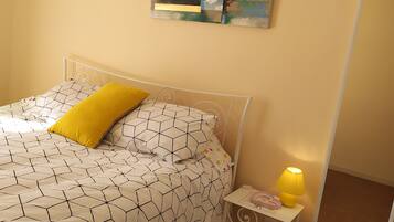 4 slaapkamers, een strijkplank/strijkijzer, wifi, beddengoed