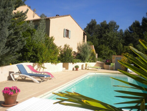 Outdoor pool - Villa in the quiet of a large pine forest (Trets)