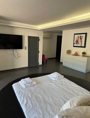 6 habitaciones, tabla de planchar con plancha y wifi gratis