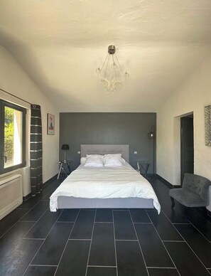 6 chambres, fer et planche à repasser, Wi-Fi gratuit, draps fournis