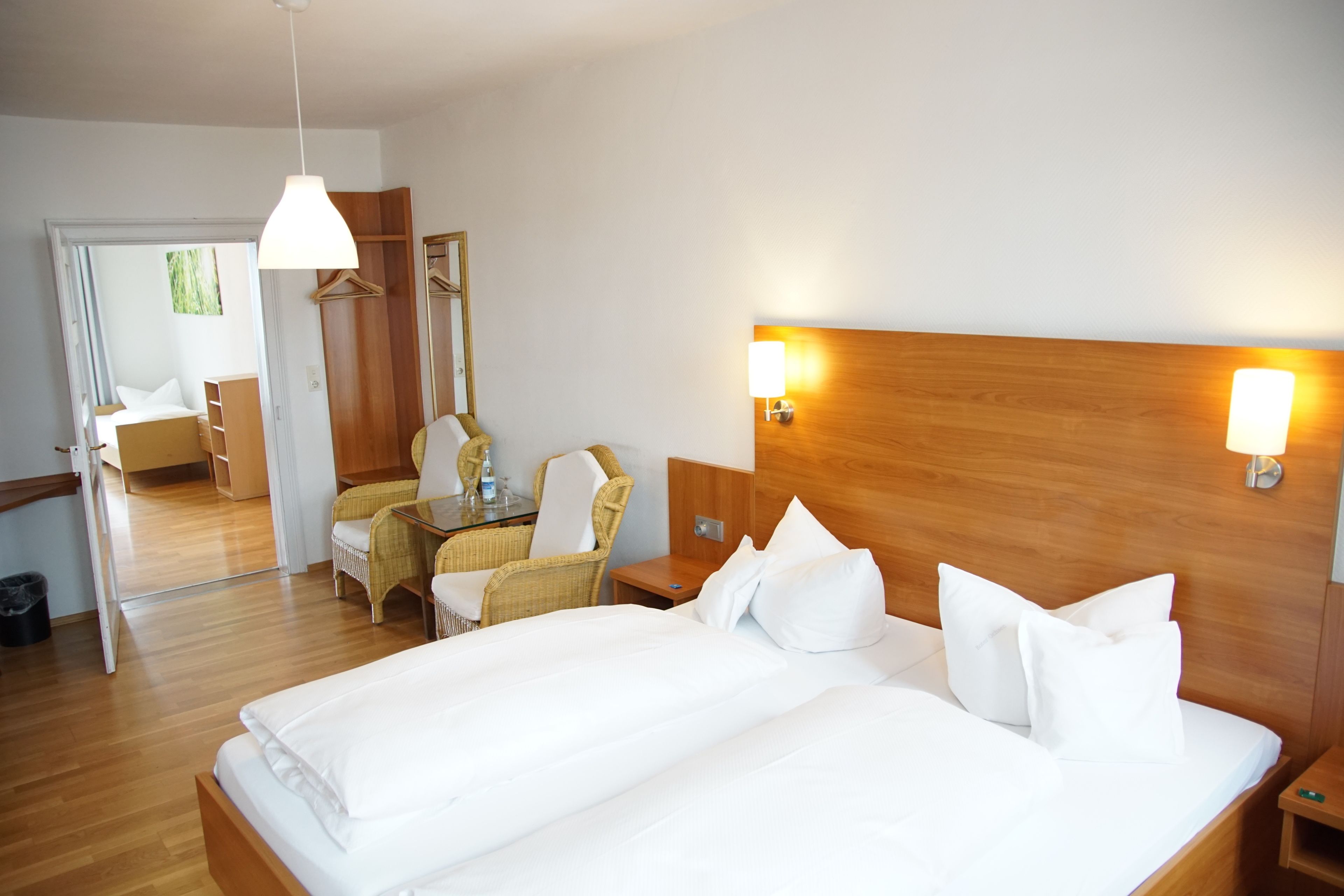 Bureau, chambres insonorisées, Wi-Fi gratuit, draps fournis