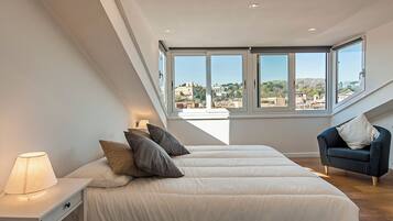 3 bedrooms, iron/ironing board, travel crib, free WiFi