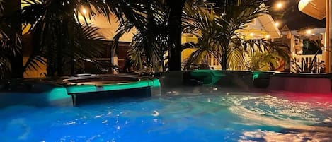 Bañera de hidromasaje exterior