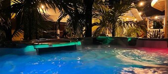 100 Steps to the Beach, Family and Pet friendly Real Beach Cottage