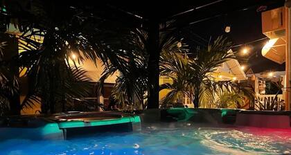 100 Steps to the Beach, Family and Pet friendly Real Beach Cottage