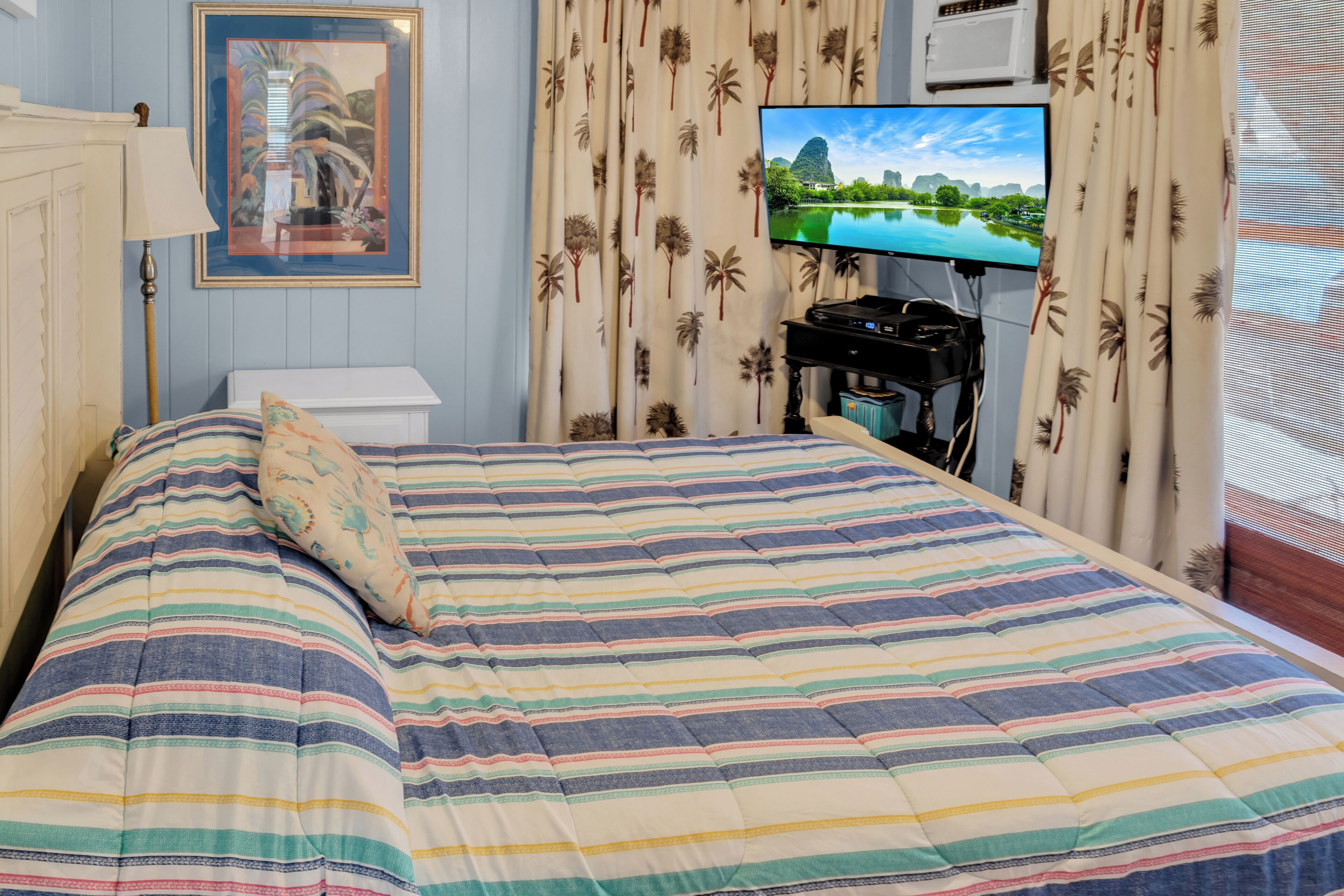 2 bedrooms, iron/ironing board, travel crib, free WiFi