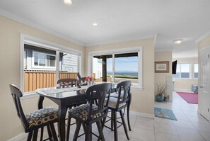 Dining - Fall Available Ocean Front, Family house Santa Cruz on West Cliff (Santa Cruz)