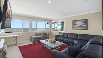 Smart TV, fireplace, table tennis