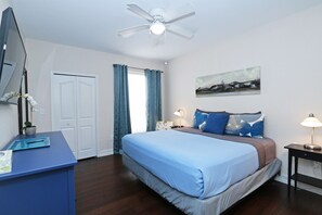 4 slaapkamers, een strijkplank/strijkijzer, reisbedje, gratis wifi