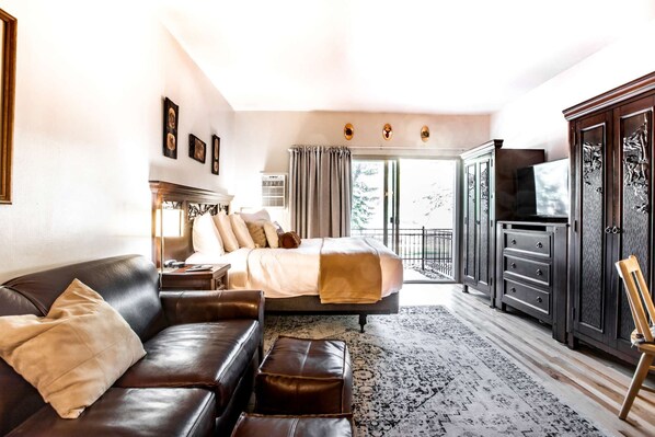 1 bedroom, iron/ironing board, WiFi, bed sheets - White Pines Prospector Square Studio Suite (Park City)