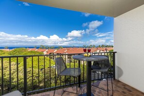 Outdoor dining - Kaanapali Shores 734 North Facing Ocean View (Lahaina)