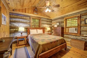 3 bedrooms, iron/ironing board, internet, bed sheets