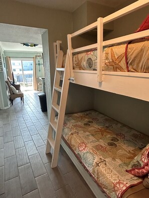 2 chambres, fer et planche à repasser, Wi-Fi gratuit, draps fournis