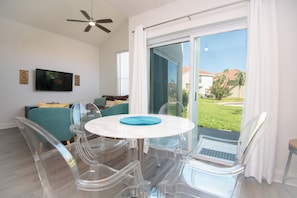 Dining - Quiet Private Retreat | Walk to Beaches & Nature (St. Petersburg)