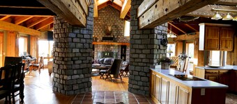 Luxury, spacious lodge, 10 mile views on 300 acre ranch, Trails, Ponds, Animals