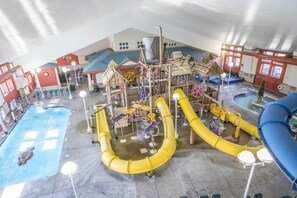 Outdoor pool - Lakefront by Margaritaville w/dock  4 Bed/4Bath,  4 Decks, 16ppl Sunset Paradise (Osage Beach)