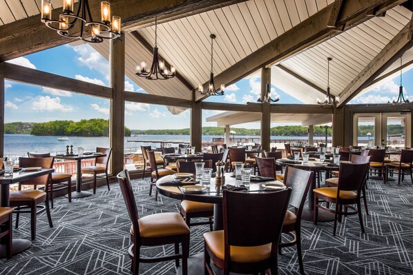 Dining - Lakefront by Margaritaville w/dock  4 Bed/4Bath,  4 Decks, 16ppl Sunset Paradise (Osage Beach)