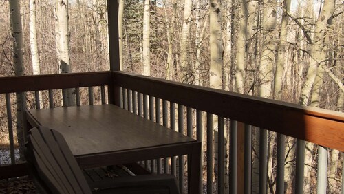 White Pines Crescent Ridge 3-Bedroom Condo - Walk to Slopes!