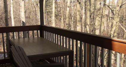 White Pines Crescent Ridge 3-Bedroom Condo - Walk to Slopes!