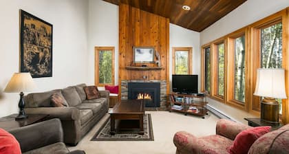 White Pines Crescent Ridge 3 makuuhuoneen huoneisto - kävele rinteille!