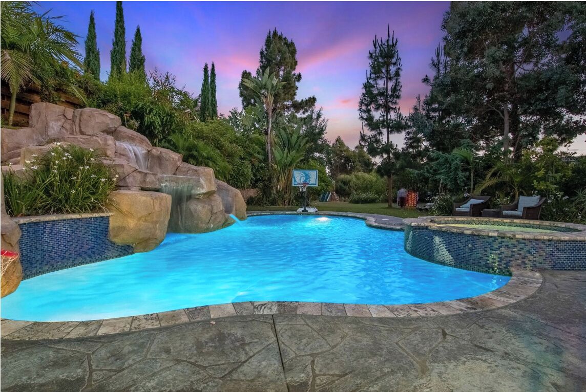 5BR La Jolla Resort w/ Pool, 3/4 Acres of KIDS PARADISE!Toys, soccer, ocean view