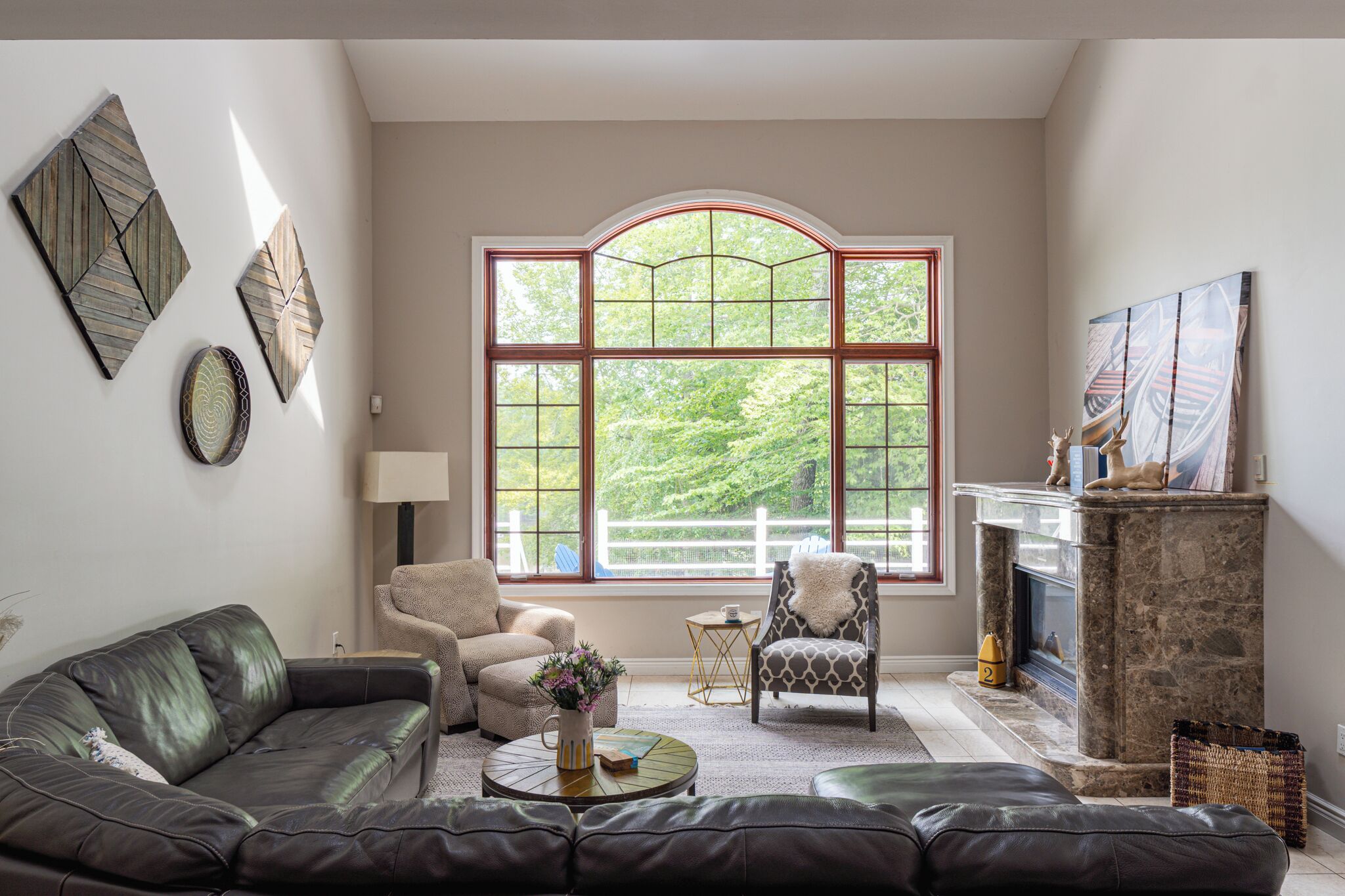 Smart TV, caminetto, videogiochi, lettore DVD