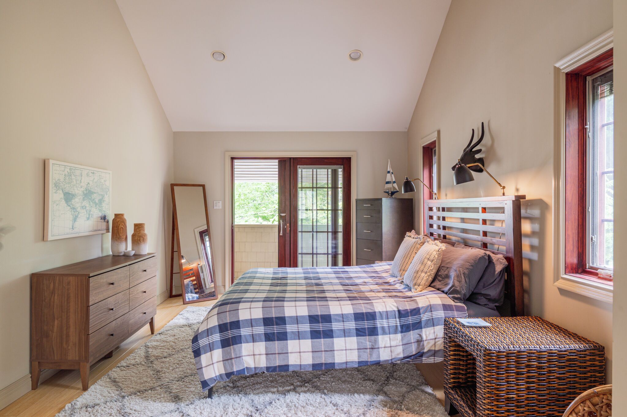 5 Schlafzimmer, Schreibtisch, Bügeleisen/Bügelbrett, Reisekinderbett