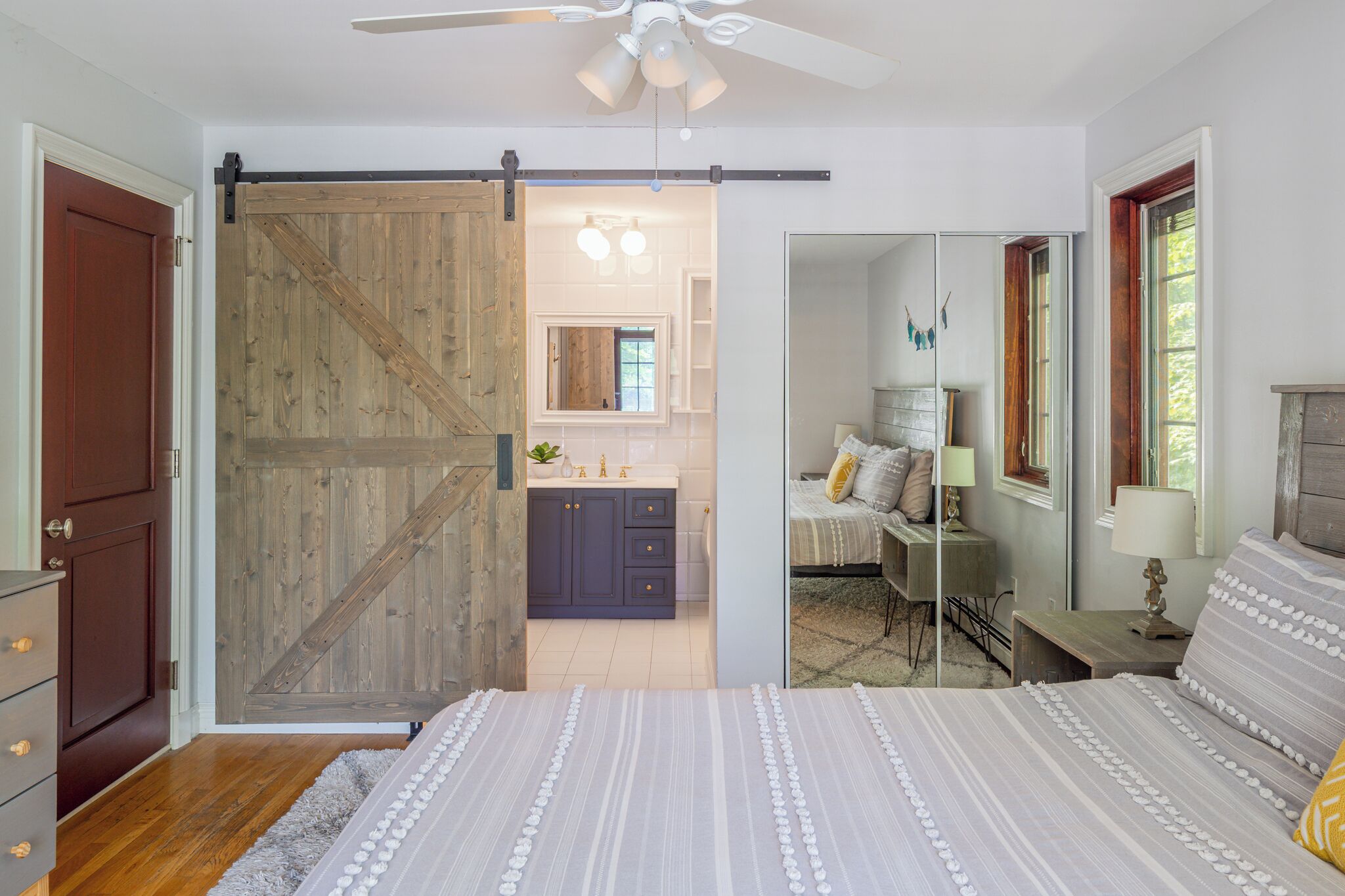 5 camere, una scrivania, ferro/asse da stiro, culla da viaggio