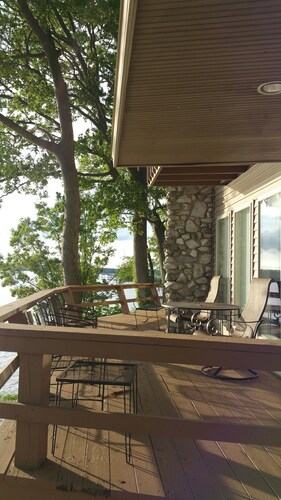 (301) Stunning view, LBL nearby, quiet street, dock access, on site boat rental