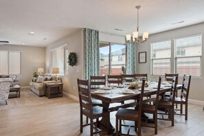 Dining - PVZ105| Across Water Park * Pvt Hot Tub * Arcades (Santa Clara)