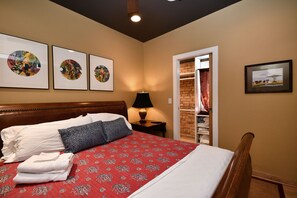 2 chambres, bureau, fer et planche à repasser, lit parapluie