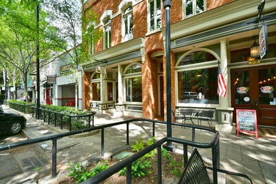  Luxury Loft Sleeps 6  on Main Street, NOMA Square