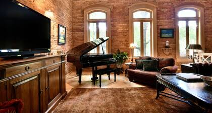 Luxury Loft Sleeps 6 on Main Street, NOMA Square