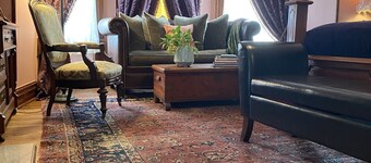 Vineyard Mansion - Lincoln Room - 1 Queen Bed