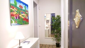 Interior - 3BR/2BA STUNNING BALCONIED ART NOUVEAU APT, NEXT DOOR TO METRO, CITYWIDE ACCESS (Barcelona)