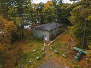 Exterior - Relax and Enjoy 6 bedrooms cottage on Sandy Beach 1.5 Hours from Toronto (Georgian Bay)