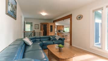 Smart-TV, peis og bøker