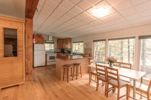 Fridge, microwave, oven, stovetop - Relax and Enjoy 6 bedrooms cottage on Sandy Beach 1.5 Hours from Toronto (Georgian Bay)