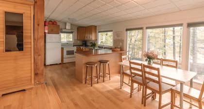 Relax and Enjoy 6 bedrooms cottage on Sandy Beach 1.5 Hours from Toronto