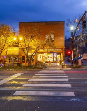 A building with a sign reading "Chocolate Factory" at night. - Cozy home In The Heart Of Historic Old Colorado City! Cozy rates! (Colorado Springs)