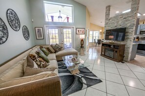 Smart TV, DVD player - Orlanda Vacation Home near Disney, Shopping, Restaurants, Water Parks (Kissimmee)