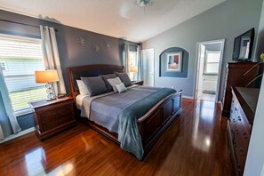 4 bedrooms, iron/ironing board, travel crib, free WiFi - Orlanda Vacation Home near Disney, Shopping, Restaurants, Water Parks (Kissimmee)